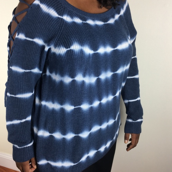 **SOLD** TORRID Cut-Out Cold Shoulder - Picture 2 of 8